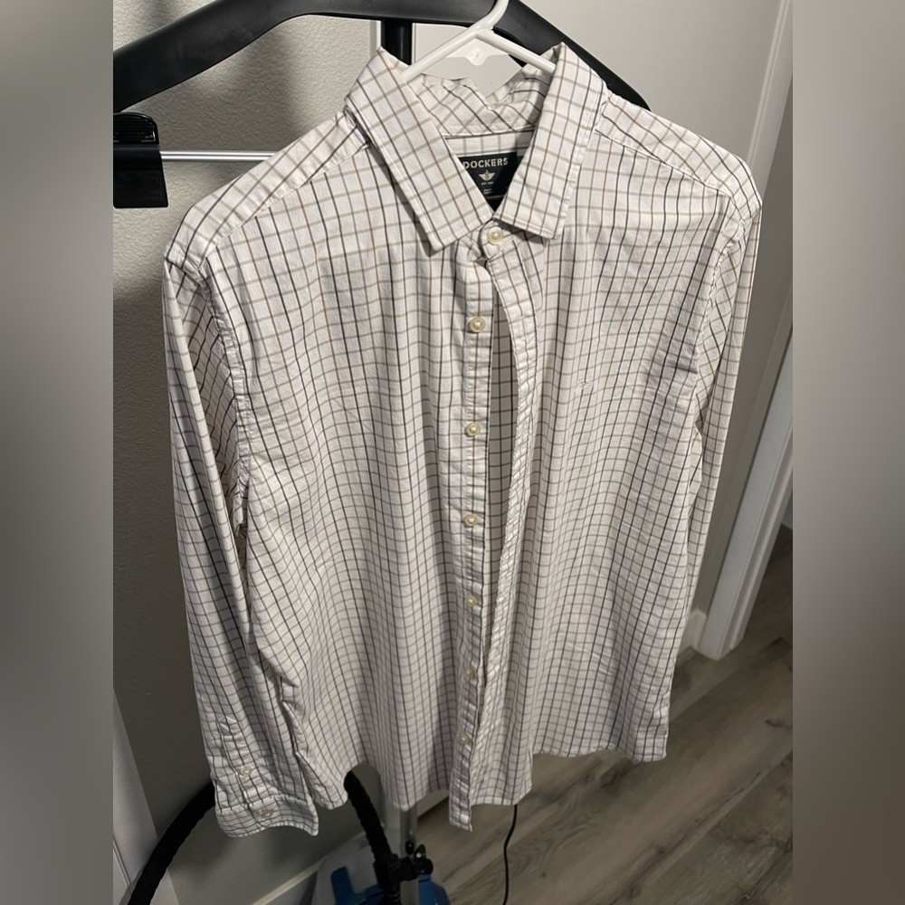 Docker’s Men’s shirt size large